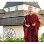 Ani Tenzin Jamyang vor dem Grazer Uhrturm