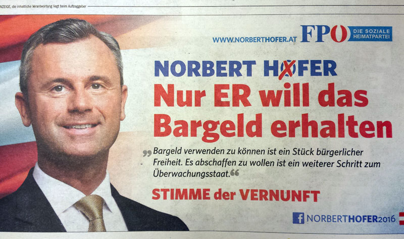 Auch Norbert Hofers Team hat sich ein Hoppala erlaubt, und zwar mit einem Sujet, das in Zeitungen geschalten wurde: Der Claim „Nur ER will das Bargeld erhalten“ soll sich wunschgemäß auf die Diskussion beziehen, ob es in absehbarer Zeit zur Abschaffung von Bargeld kommen könnte. Da sich die FPÖ aber bereits seit den Zeiten Jörg Haiders in regelmäßigen Abständen mehr oder weniger kontinuierlich mit den Vorwürfen illegaler Parteienfinanzierung konfrontiert sieht, lässt sich Hofers Slogan auf den ersten Blick auch so (miss-)verstehen, dass nur er in Zukunft das Bargeld/Schwarzgeld für die FPÖ erhalten will. Ein Schuss ins Ofenrohr.