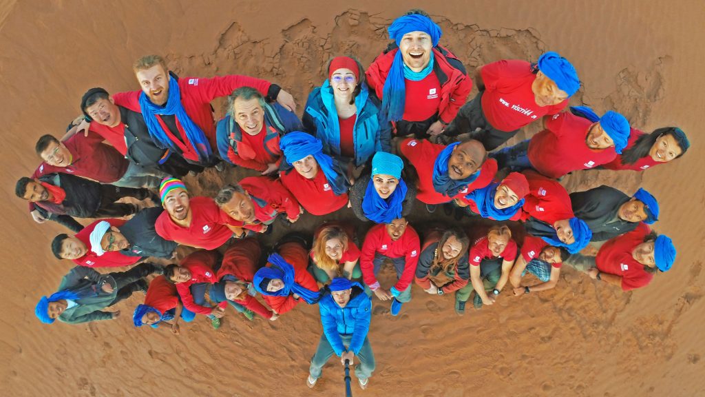  Touristiker aus 15 Nationen nahmen im MÄrz 2017 am internationalen Erfahrungsaustausch von Weltweitwandern in der marokkanischen Sahara teil. Foto © David Köhlmeier